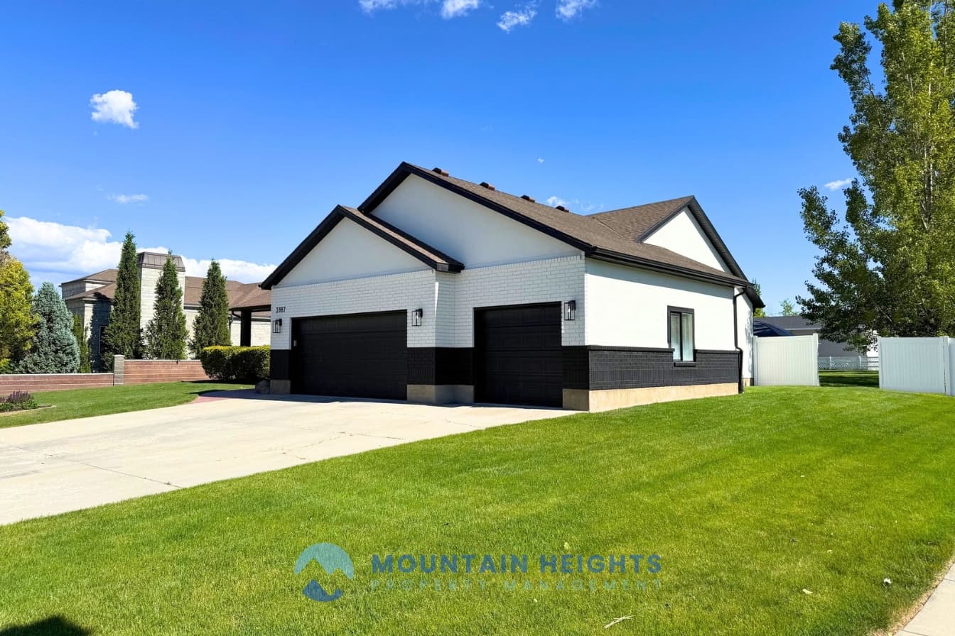Riverton House: 3987 W Red Tail Dr