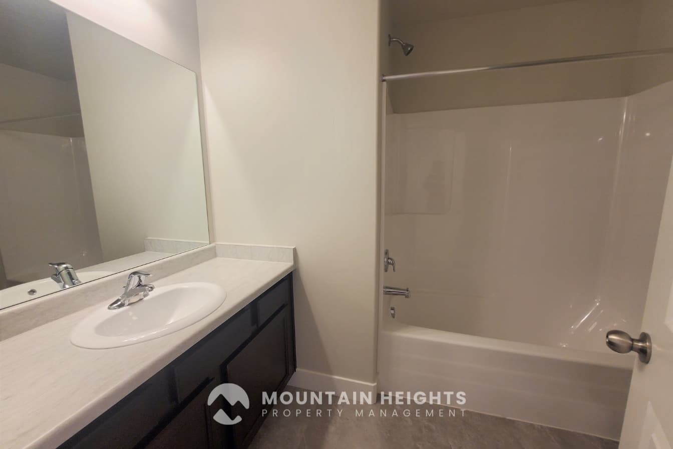 Lehi Townhome: 4203 W 1960 N