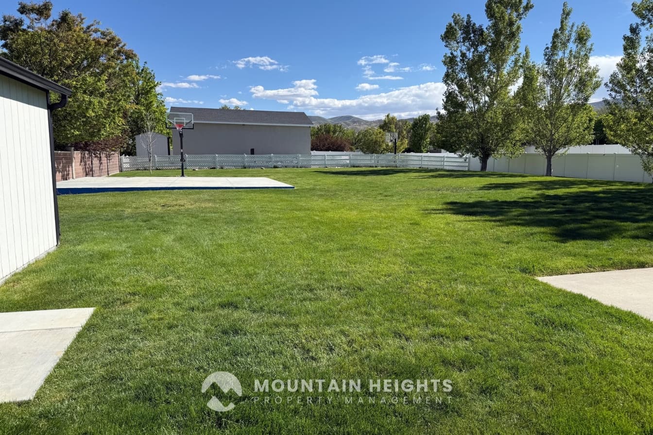 Riverton House: 3987 W Red Tail Dr