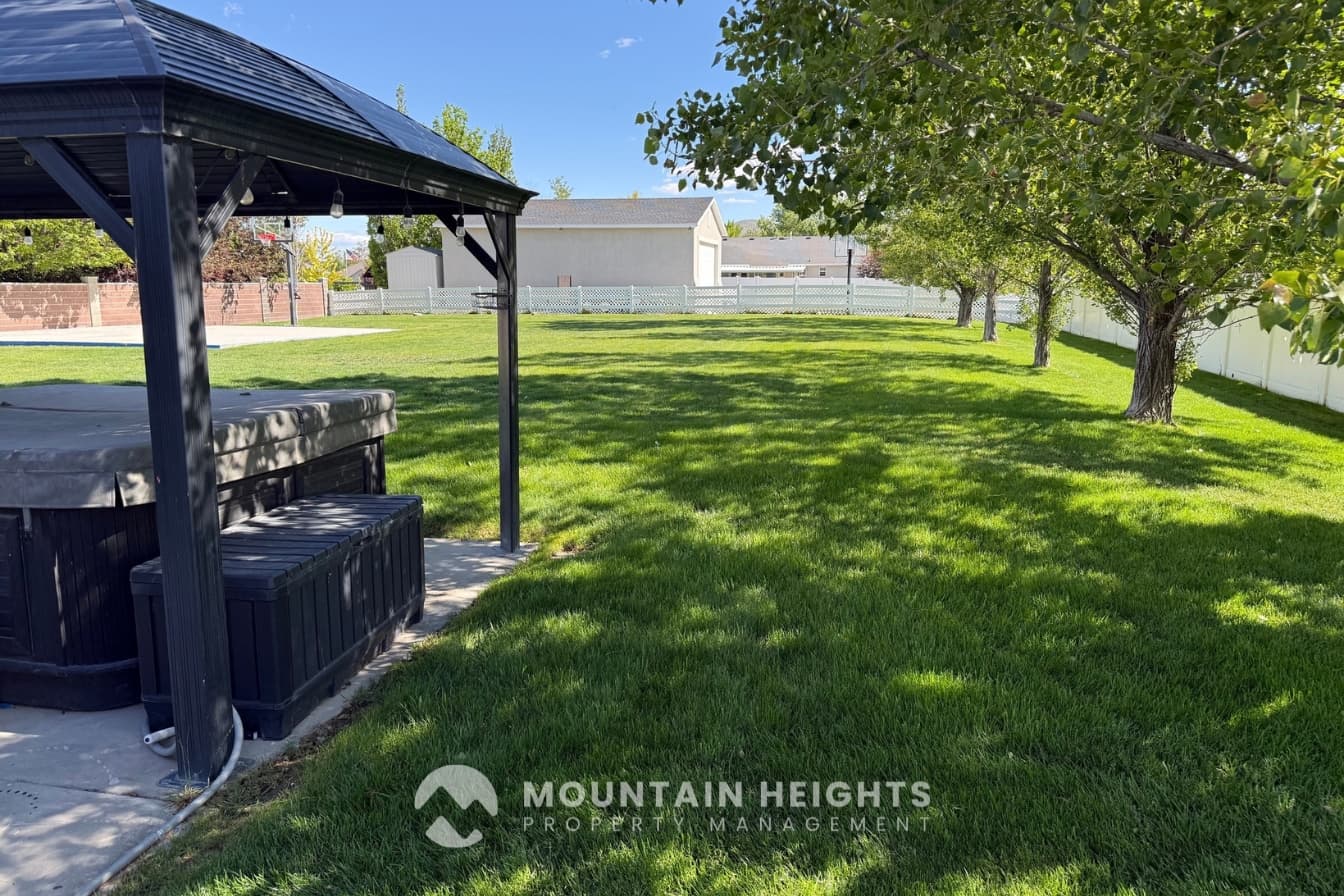Riverton House: 3987 W Red Tail Dr