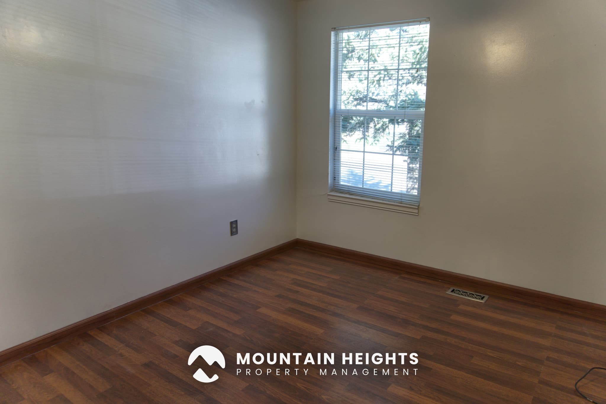 Sandy House: 3462 E Greenhills Dr