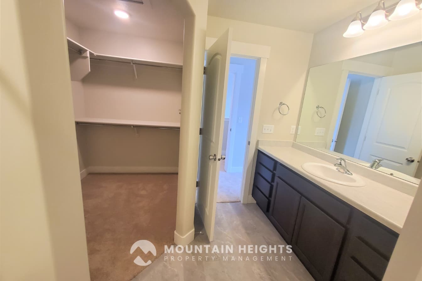 Lehi Townhome: 4203 W 1960 N
