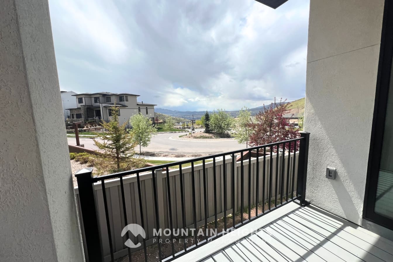 Lehi House: 5522 N Fox Canyon Rd