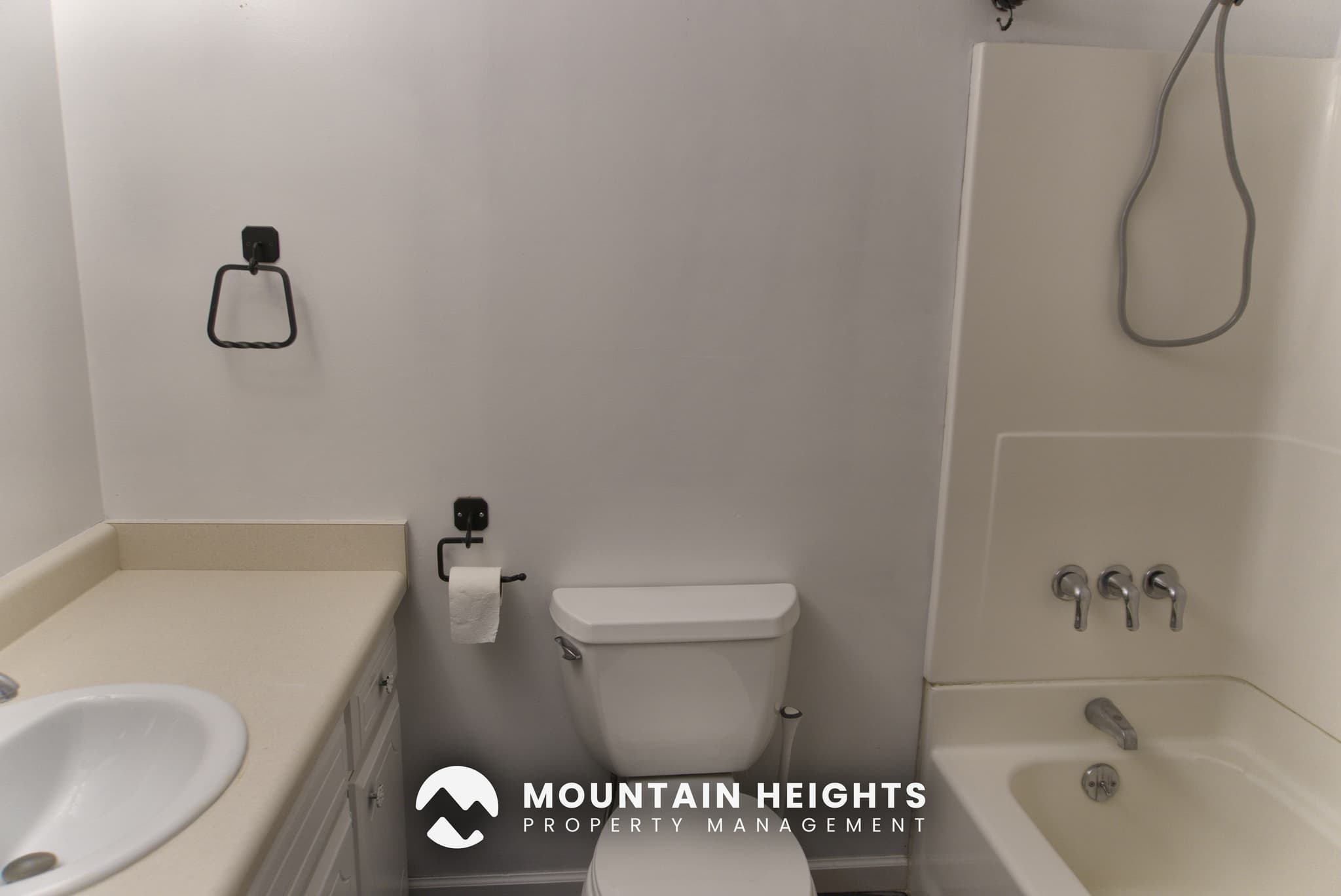 Sandy House: 3462 E Greenhills Dr