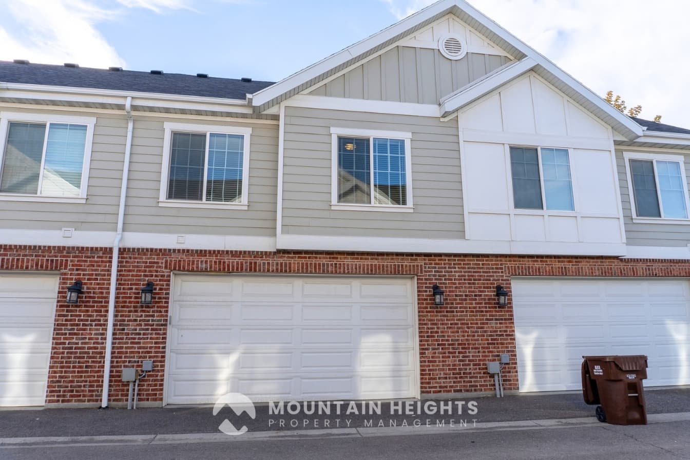 Sandy House: 9287 S Fordham Ct