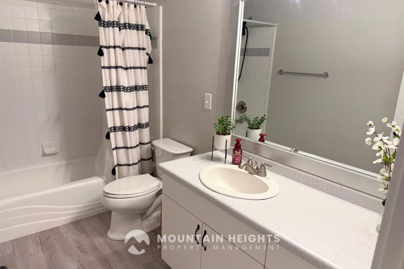 Riverton House: 3987 W Red Tail Dr
