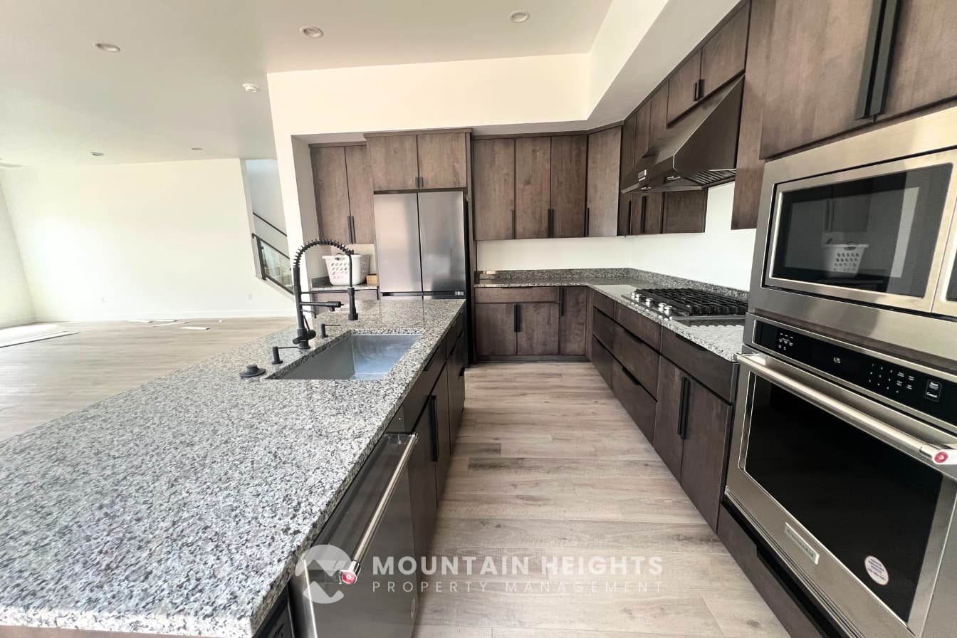 Lehi House: 5522 N Fox Canyon Rd