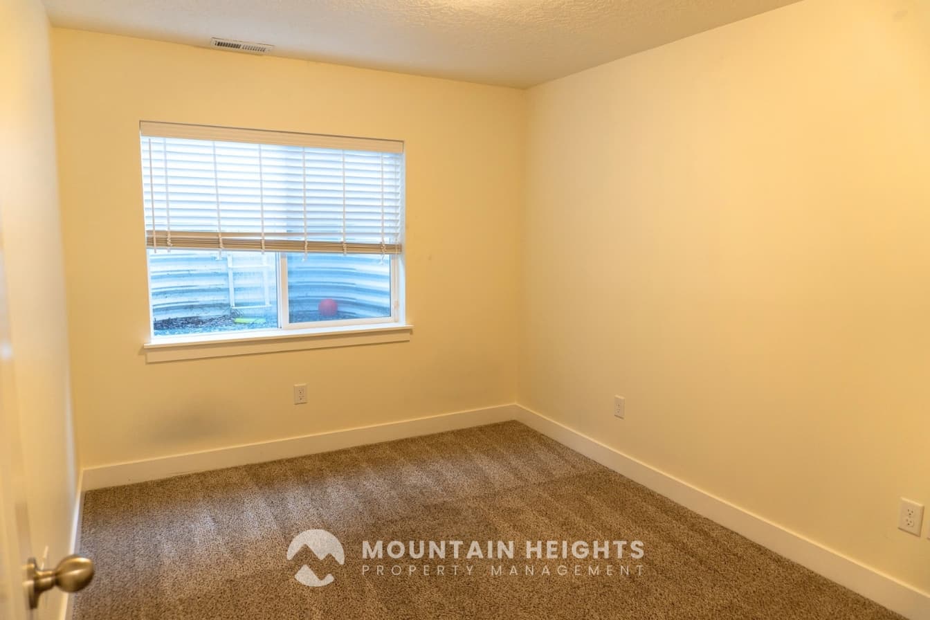 Sandy House: 9287 S Fordham Ct