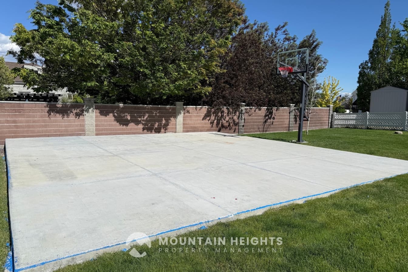 Riverton House: 3987 W Red Tail Dr