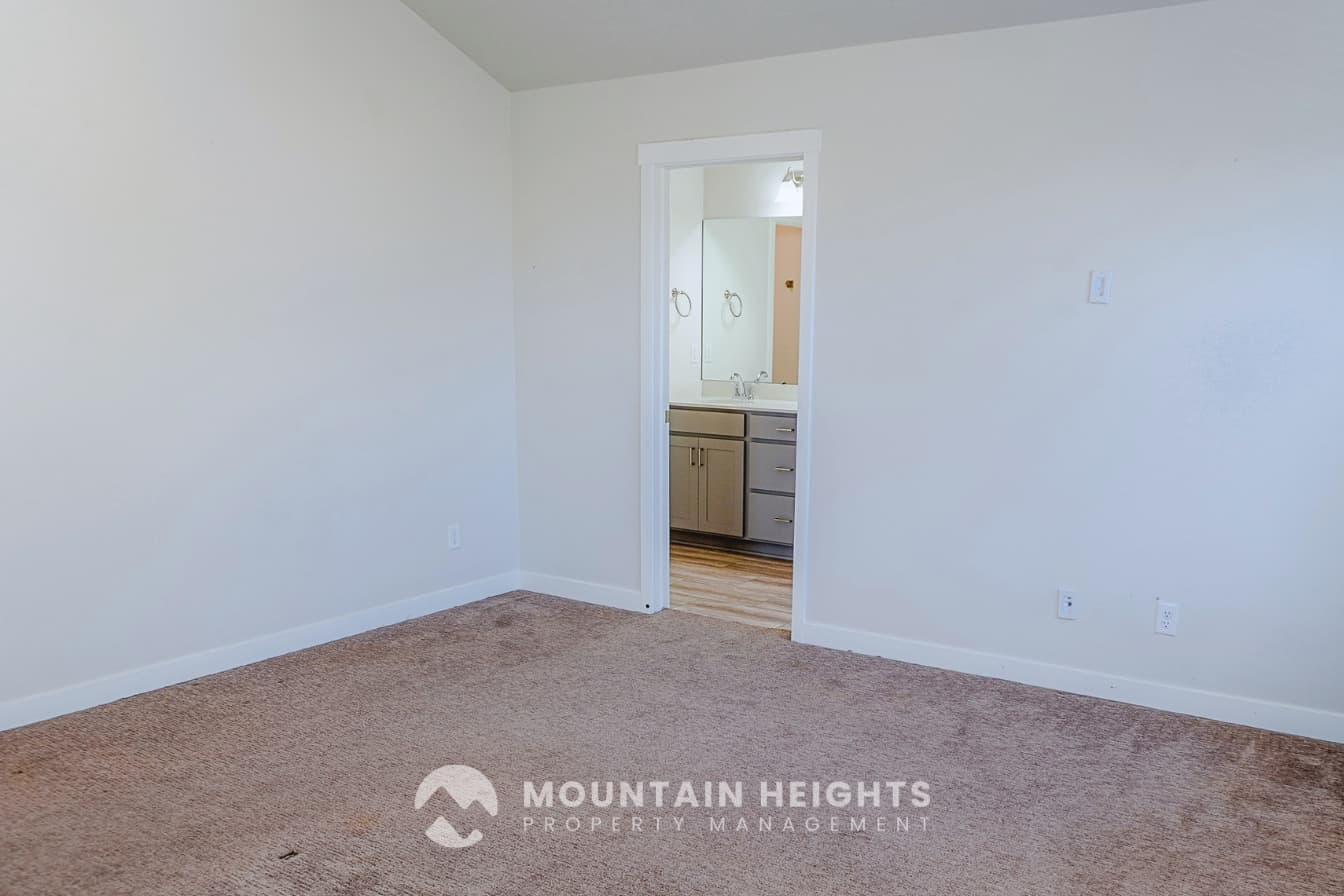 South Jordan Townhome: 11329 S Prosperity Rd