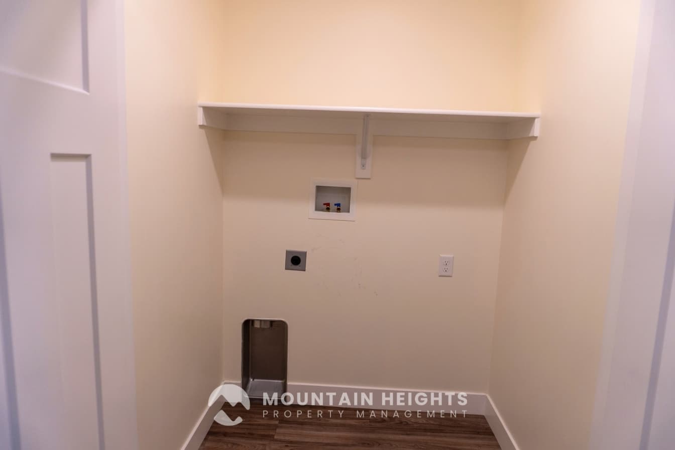 Sandy House: 9287 S Fordham Ct