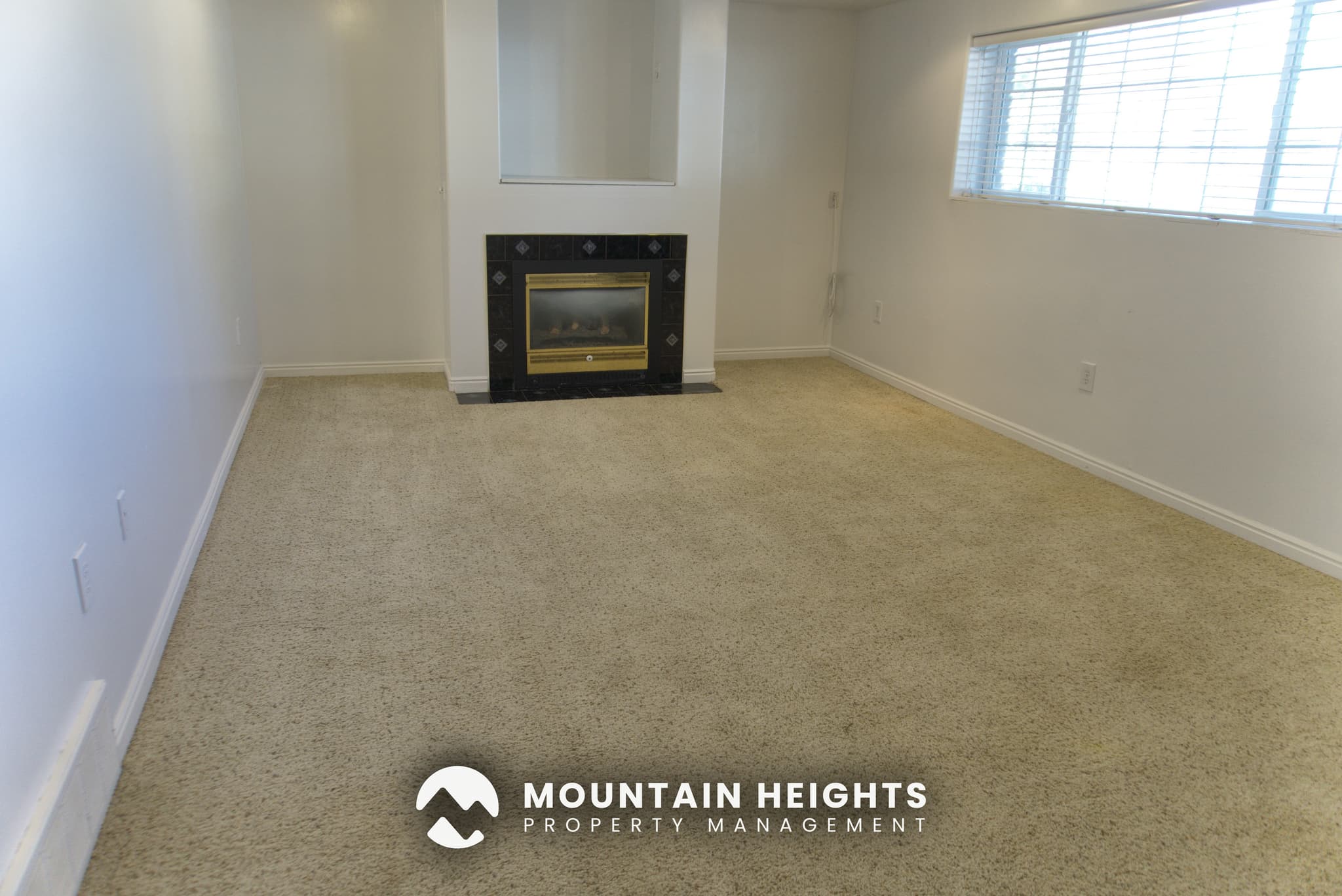 Sandy House: 3462 E Greenhills Dr