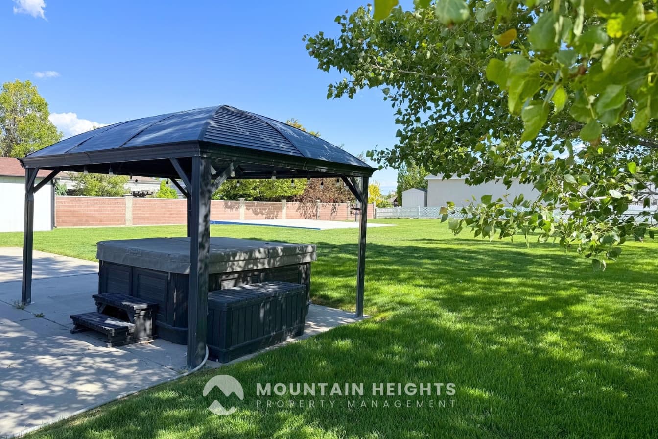 Riverton House: 3987 W Red Tail Dr