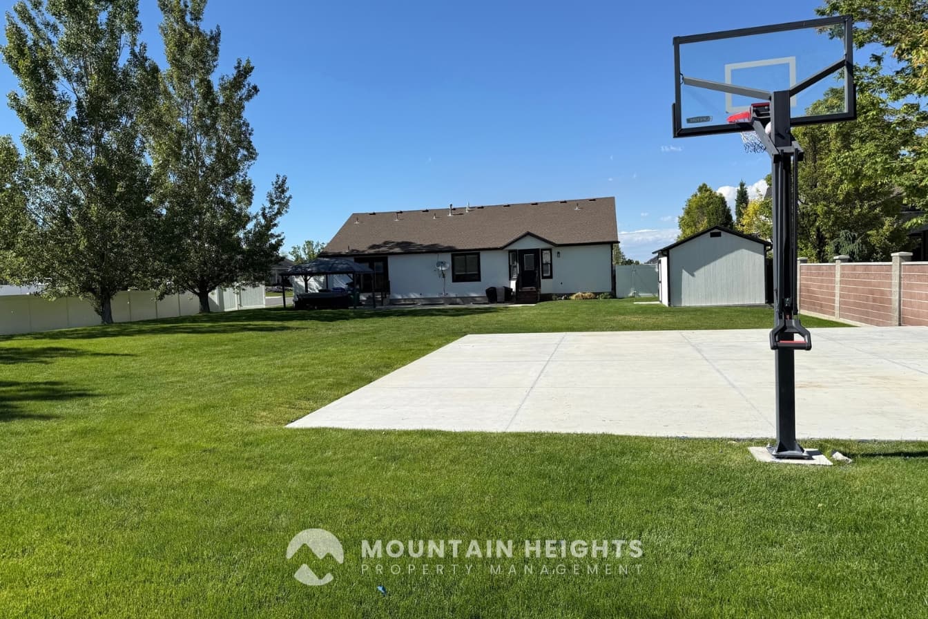 Riverton House: 3987 W Red Tail Dr