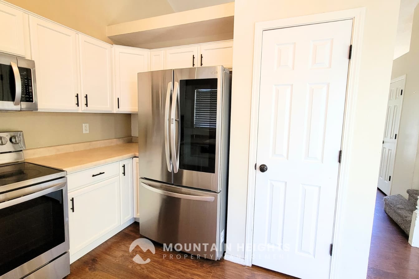Salt Lake City House: 1953 W Black Angus Dr