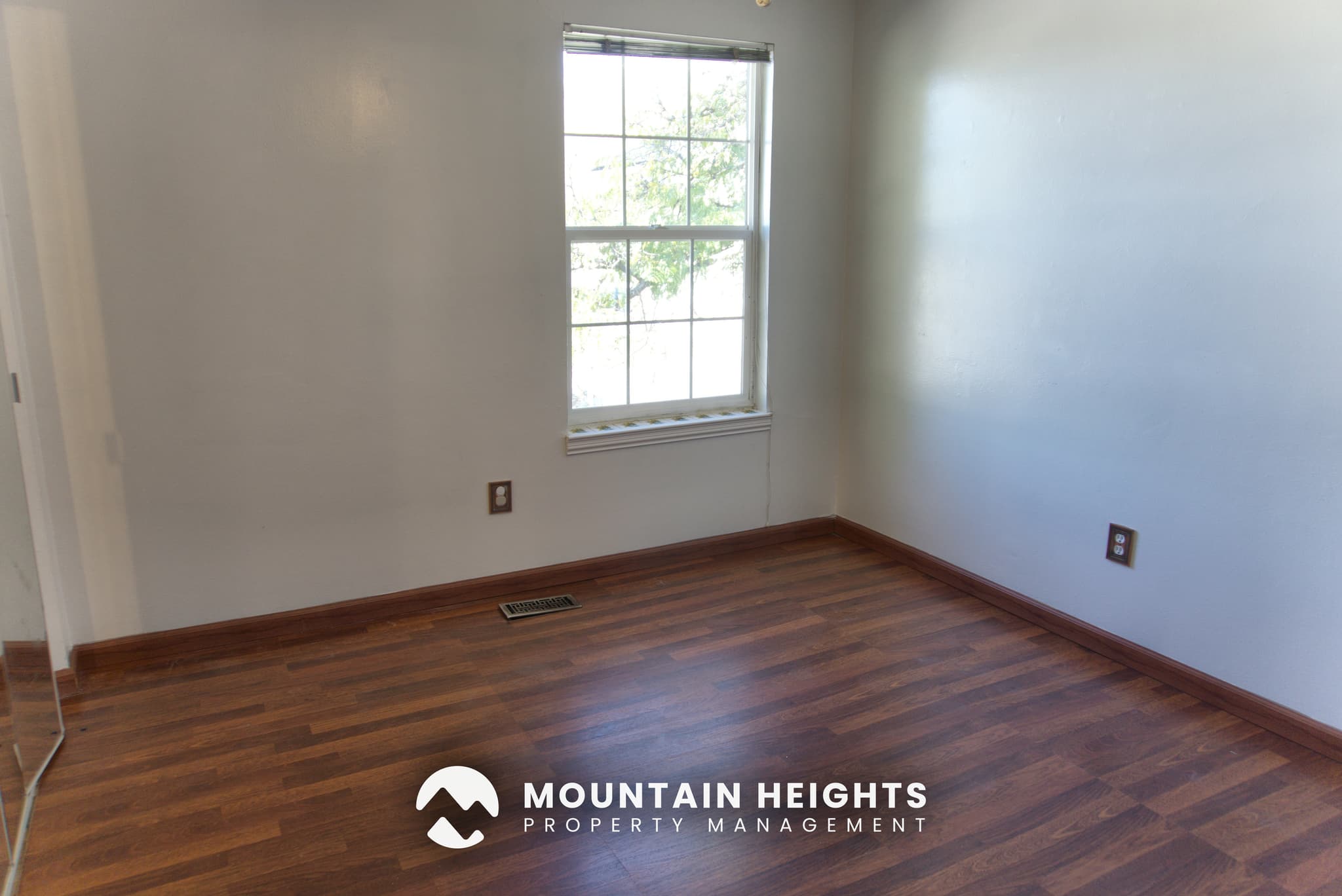 Sandy House: 3462 E Greenhills Dr