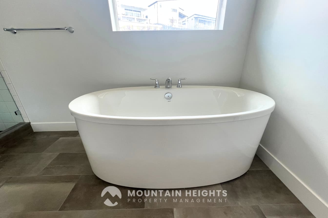 Lehi House: 5522 N Fox Canyon Rd