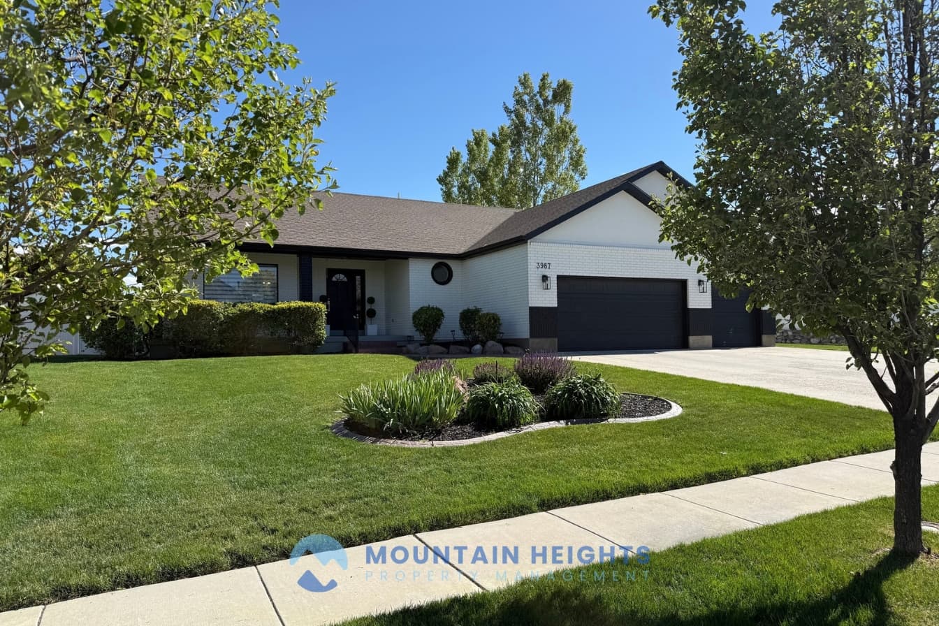 Riverton House: 3987 W Red Tail Dr