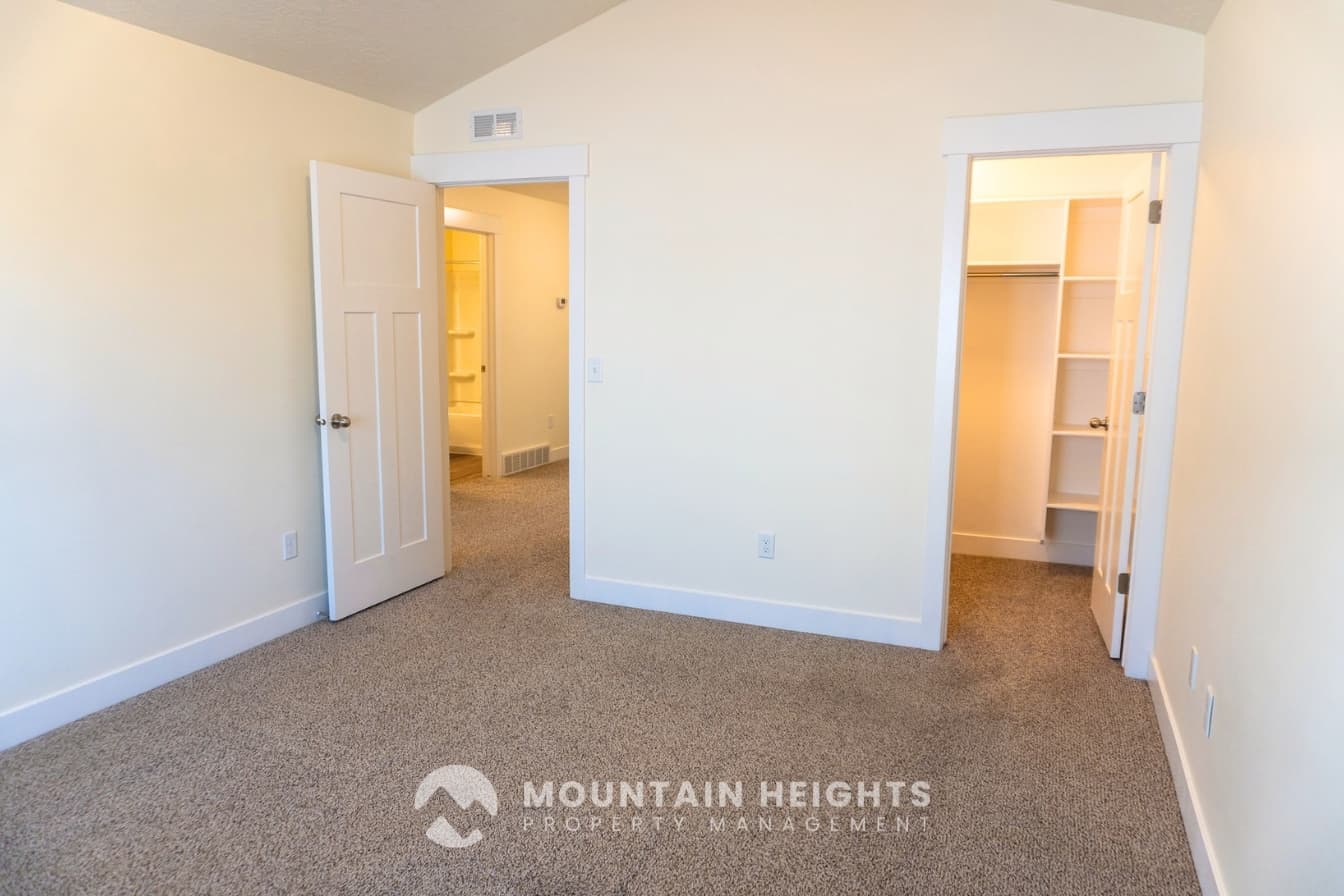 Sandy House: 9287 S Fordham Ct
