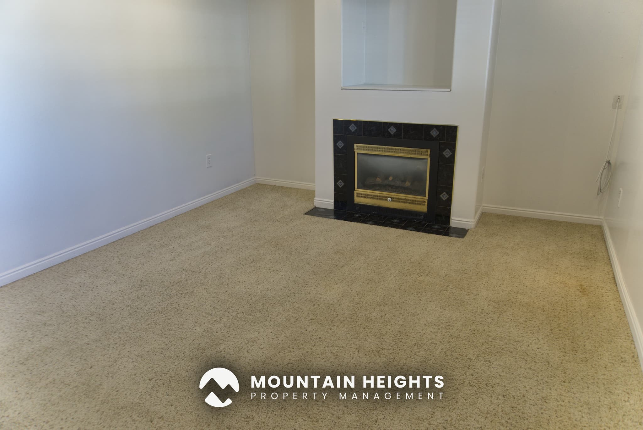 Sandy House: 3462 E Greenhills Dr