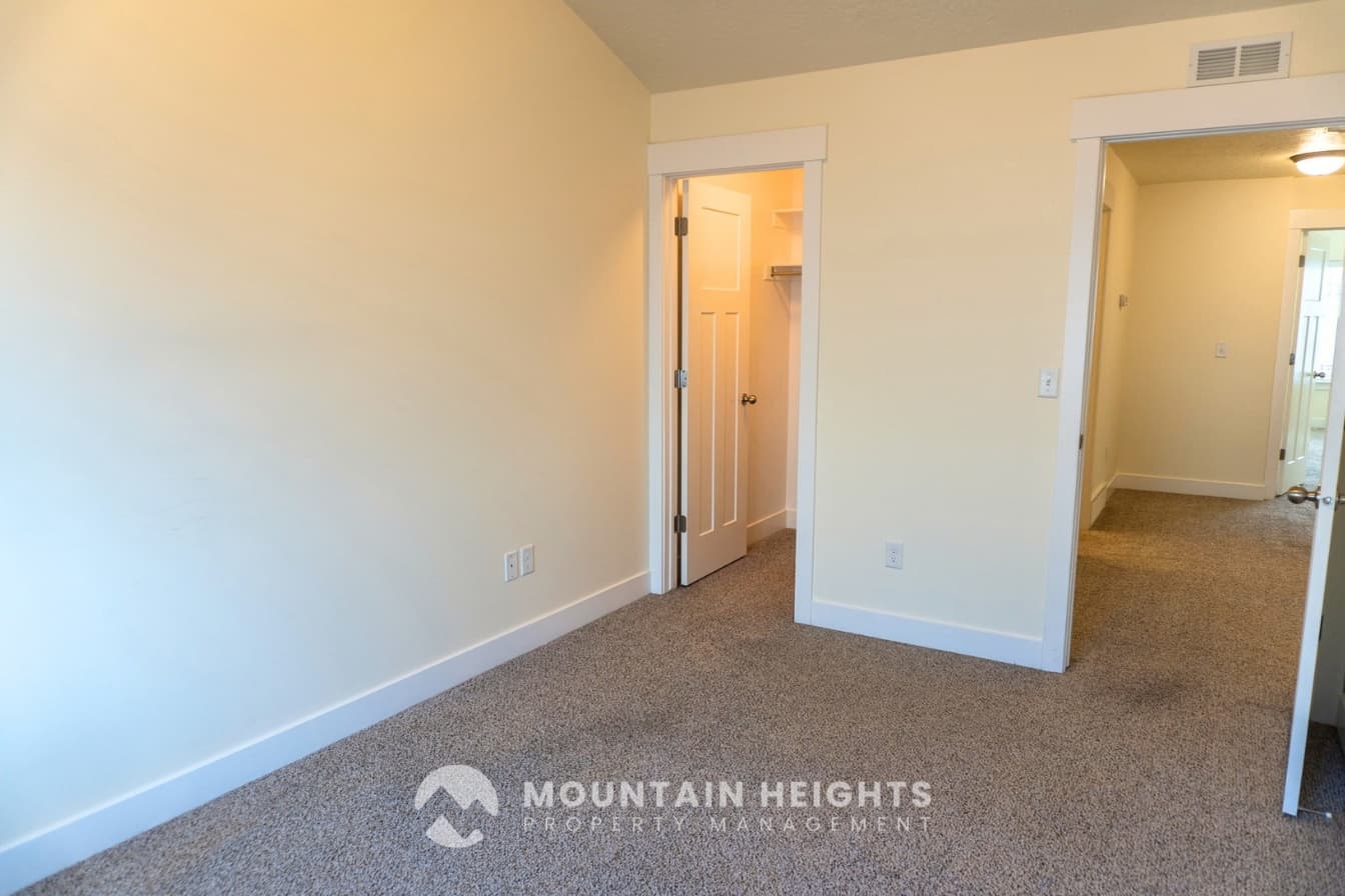 Sandy House: 9287 S Fordham Ct