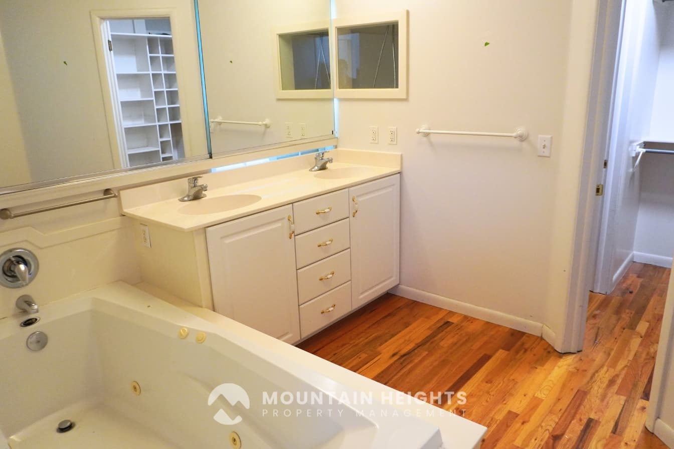 Salt Lake City House: 2784 E Delsa Dr