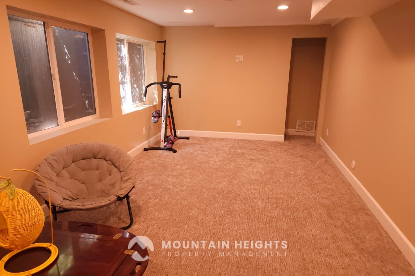 Salt Lake City House: 2096 E Rainbow Point Dr