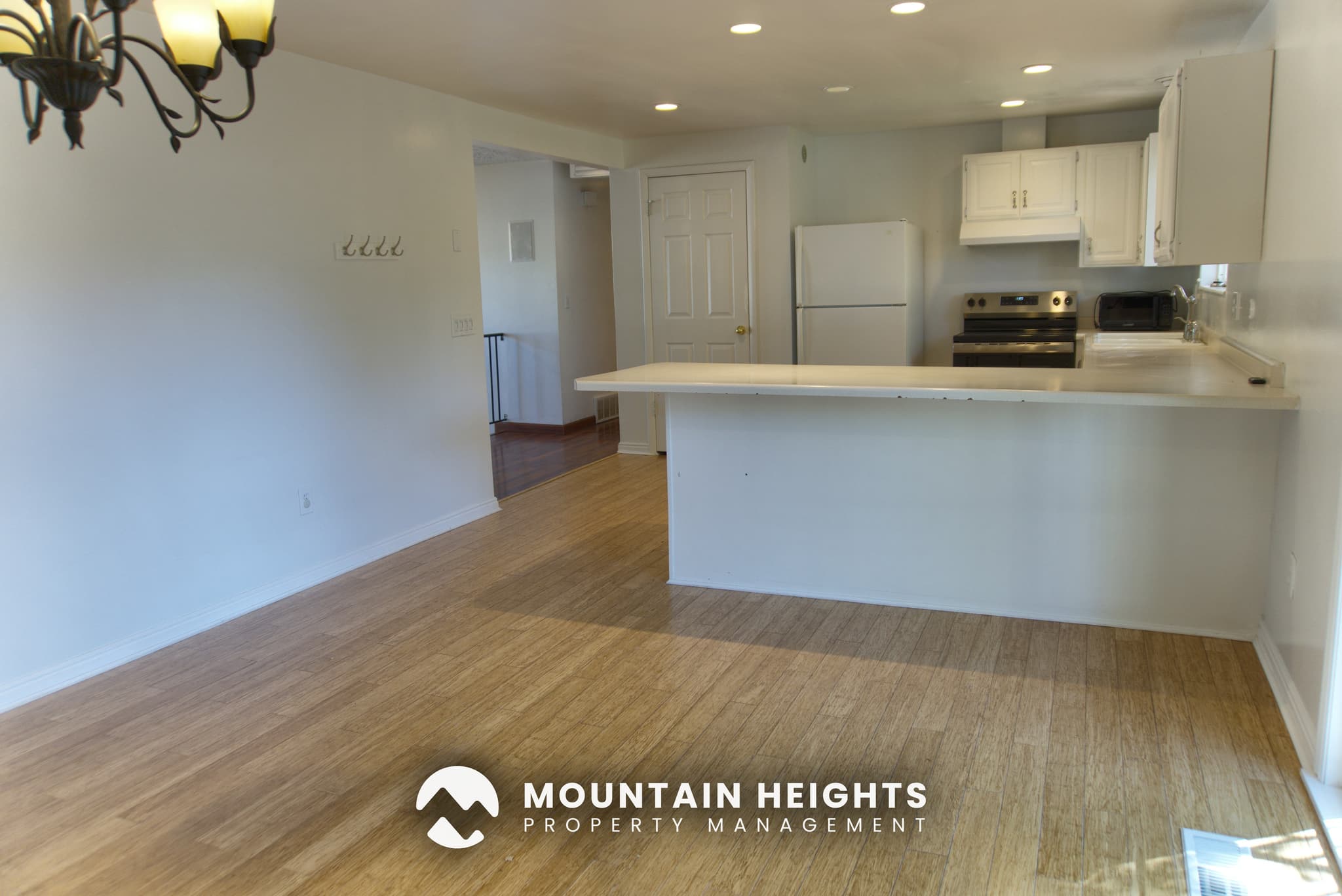 Sandy House: 3462 E Greenhills Dr