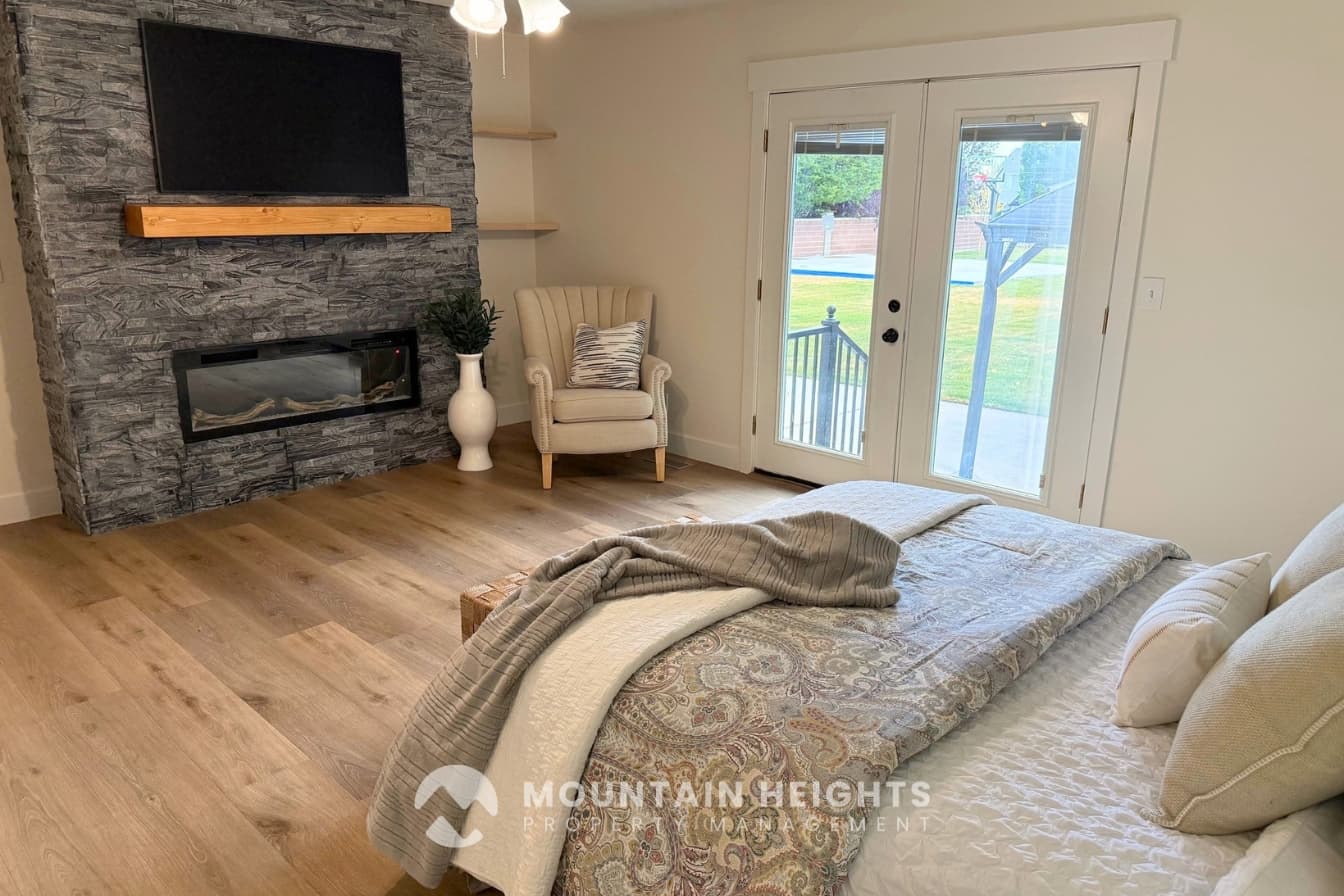 Riverton House: 3987 W Red Tail Dr