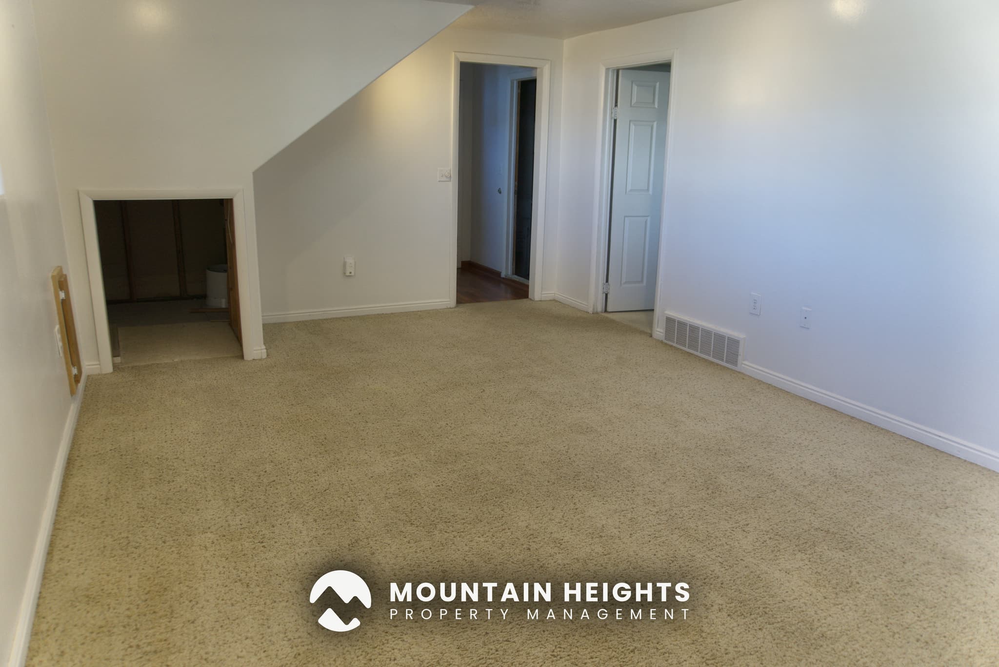 Sandy House: 3462 E Greenhills Dr