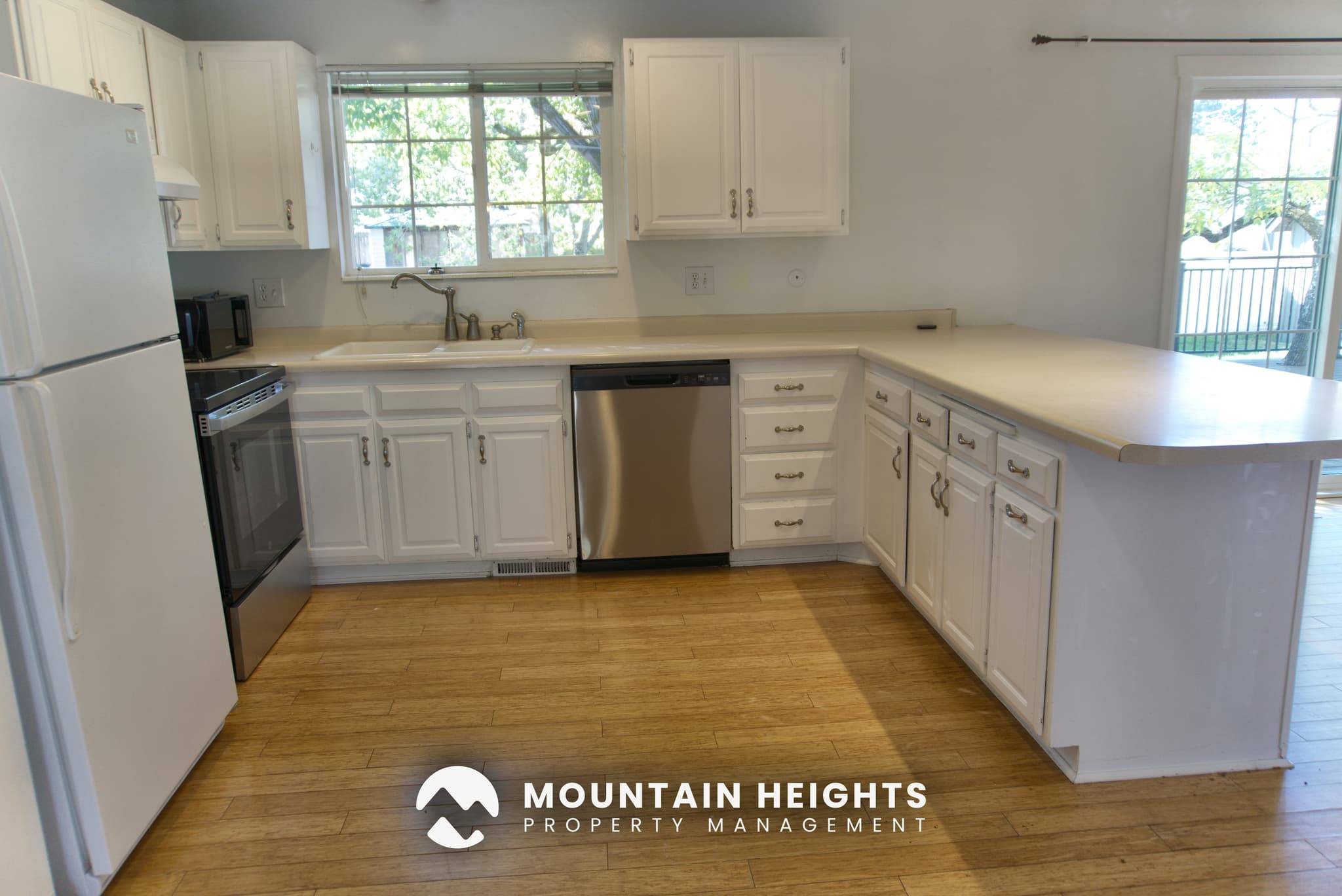 Sandy House: 3462 E Greenhills Dr