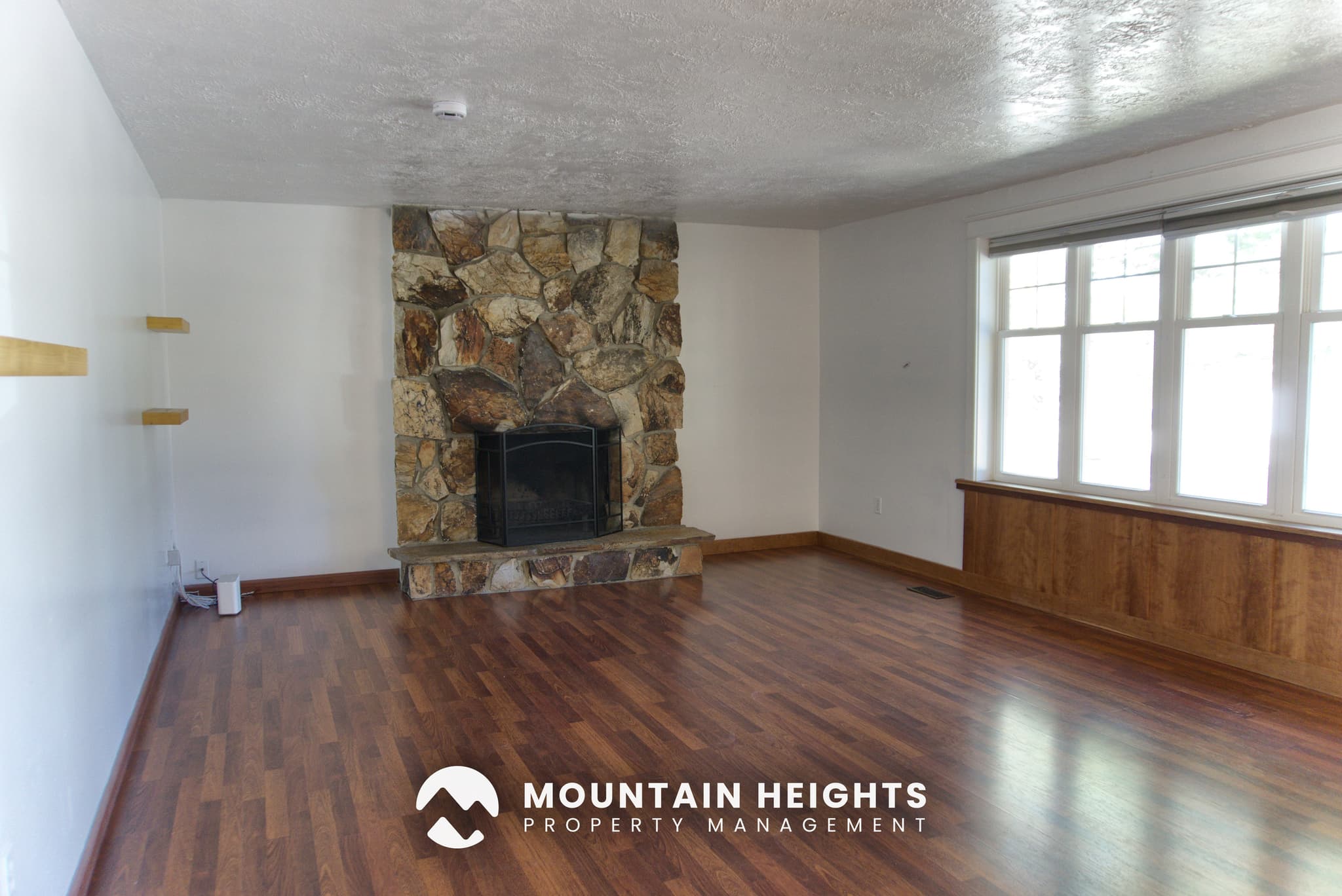 Sandy House: 3462 E Greenhills Dr