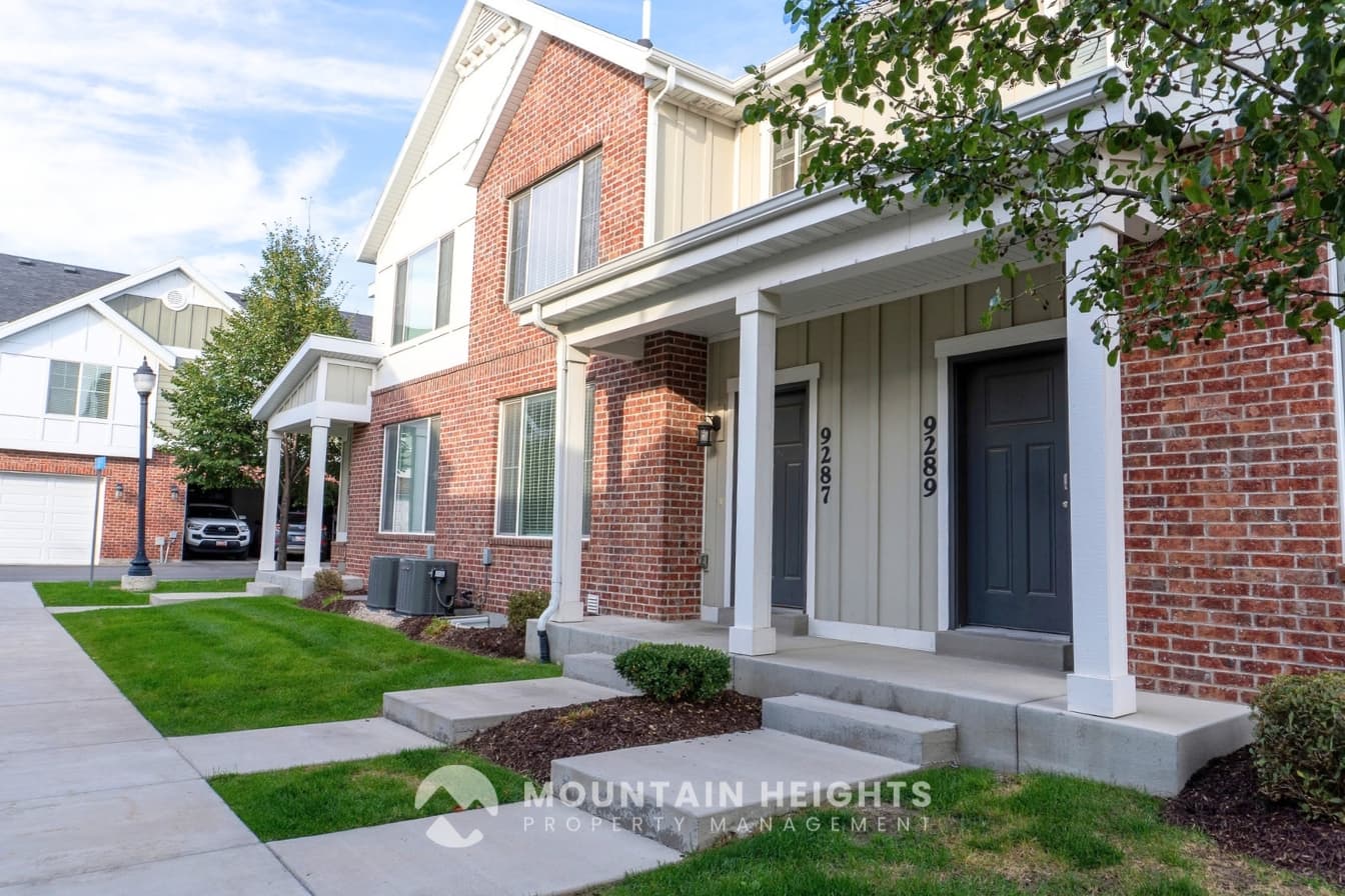 Sandy House: 9287 S Fordham Ct