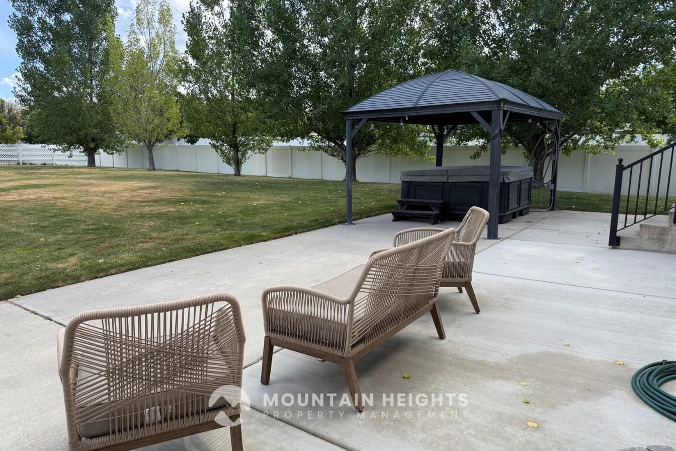 Riverton House: 3987 W Red Tail Dr