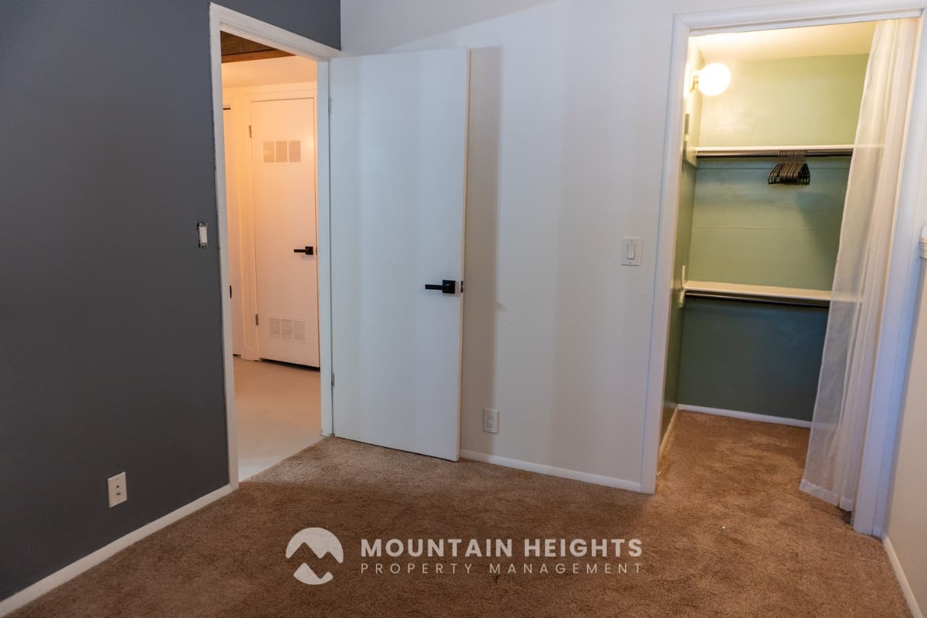 Salt Lake City House: 3516 E Summer Oaks Cir
