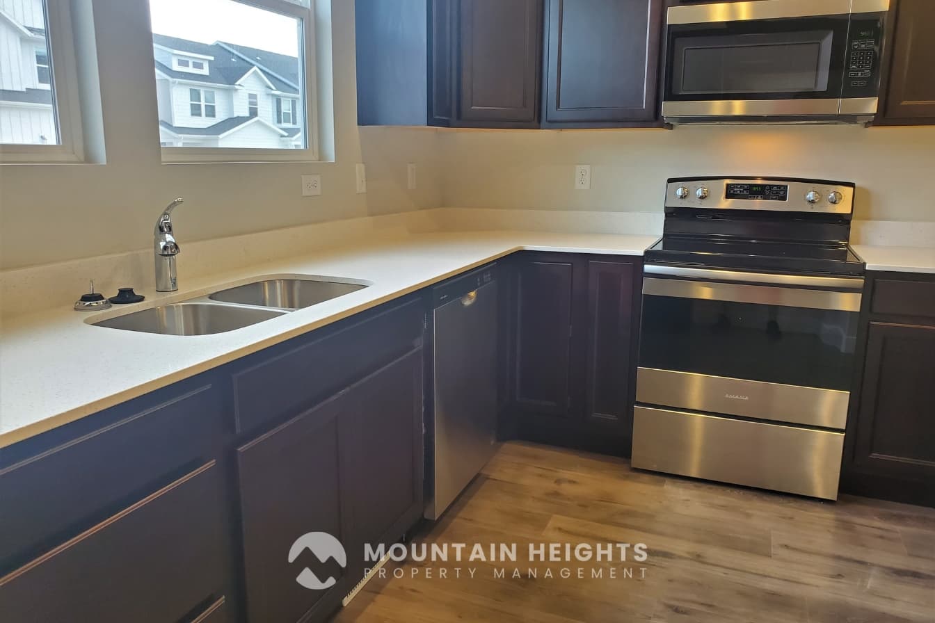 Lehi Townhome: 4203 W 1960 N