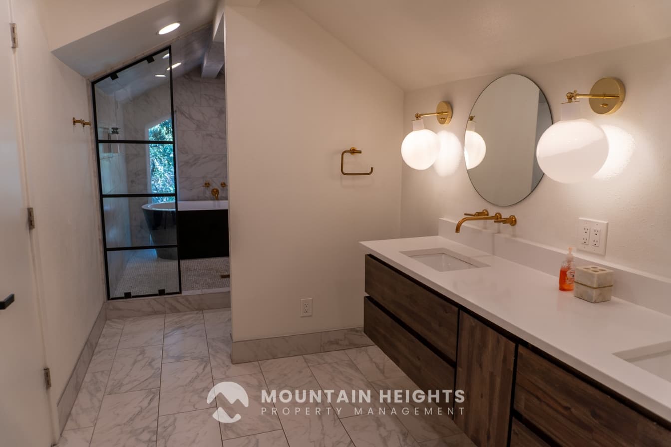 Salt Lake City House: 3516 E Summer Oaks Cir