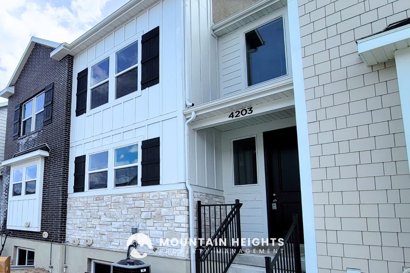 Lehi Townhome: 4203 W 1960 N