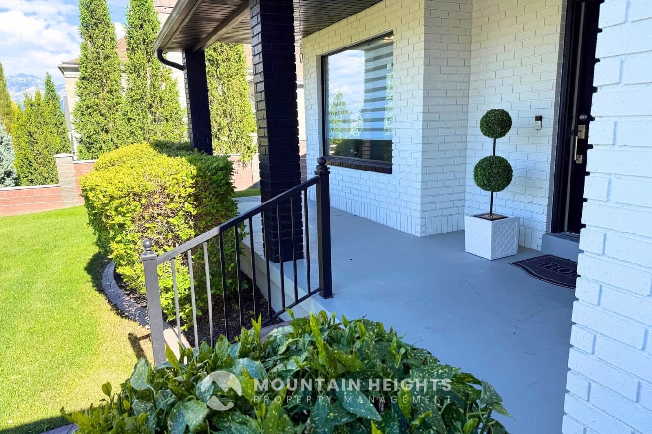 Riverton House: 3987 W Red Tail Dr