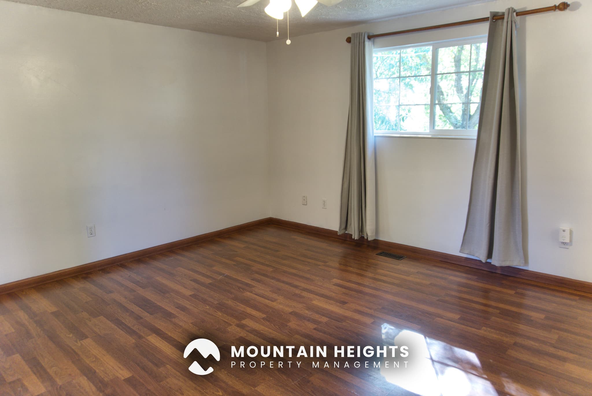Sandy House: 3462 E Greenhills Dr