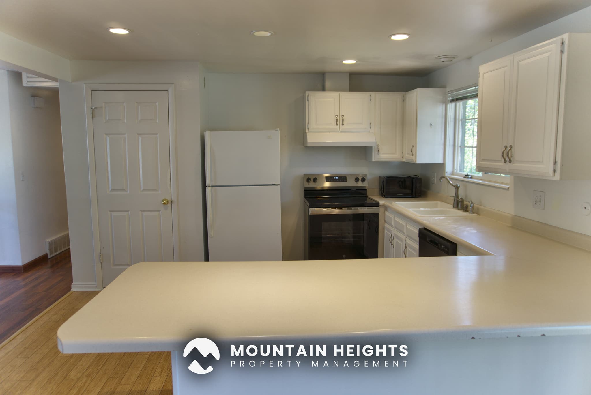 Sandy House: 3462 E Greenhills Dr