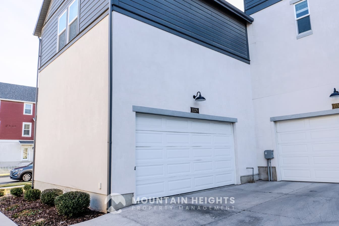 South Jordan Townhome: 11329 S Prosperity Rd