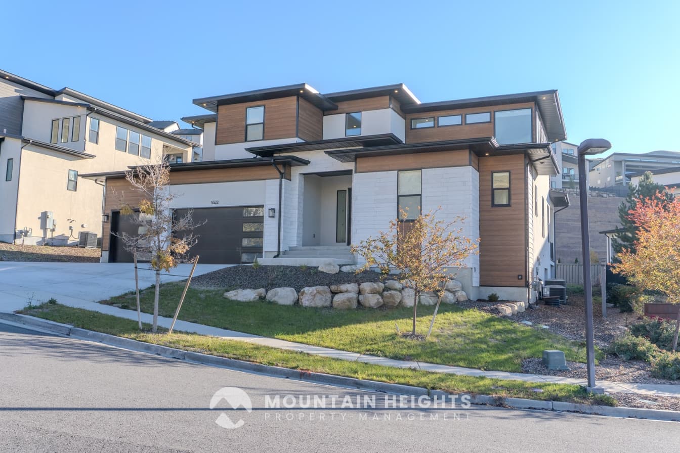 Lehi House: 5522 N Fox Canyon Rd