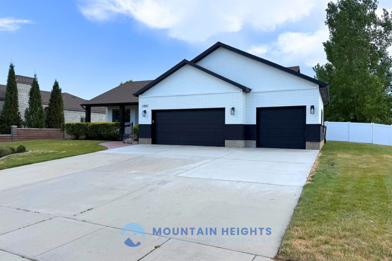 Riverton House: 3987 W Red Tail Dr