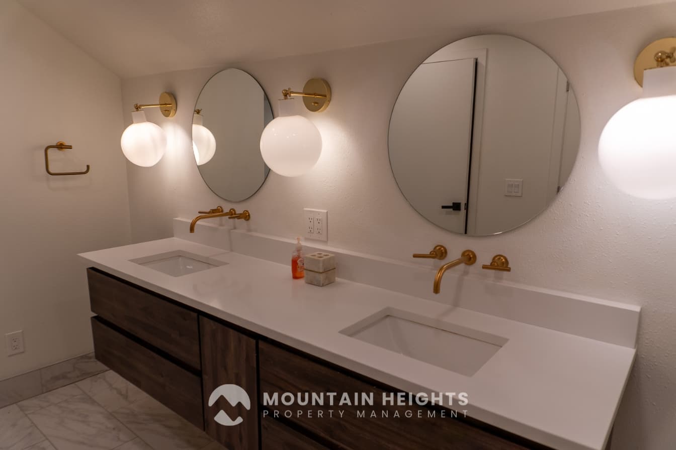 Salt Lake City House: 3516 E Summer Oaks Cir