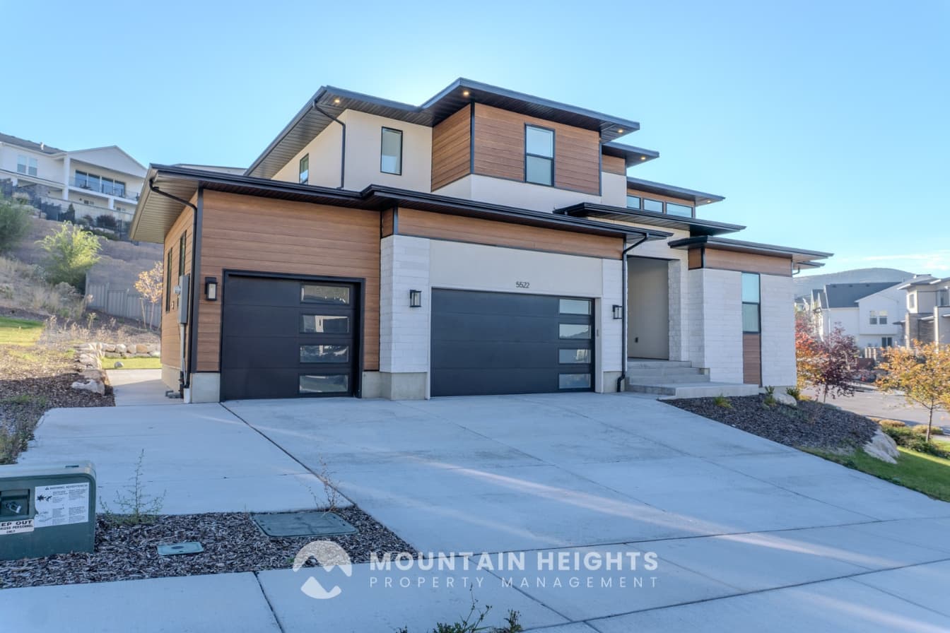 Lehi House: 5522 N Fox Canyon Rd