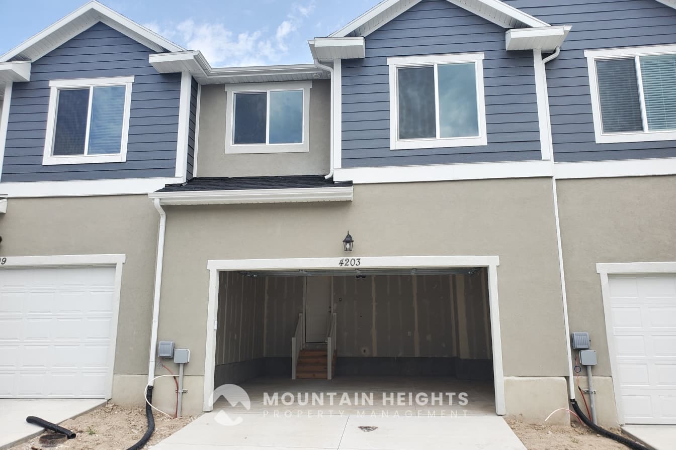 Lehi Townhome: 4203 W 1960 N