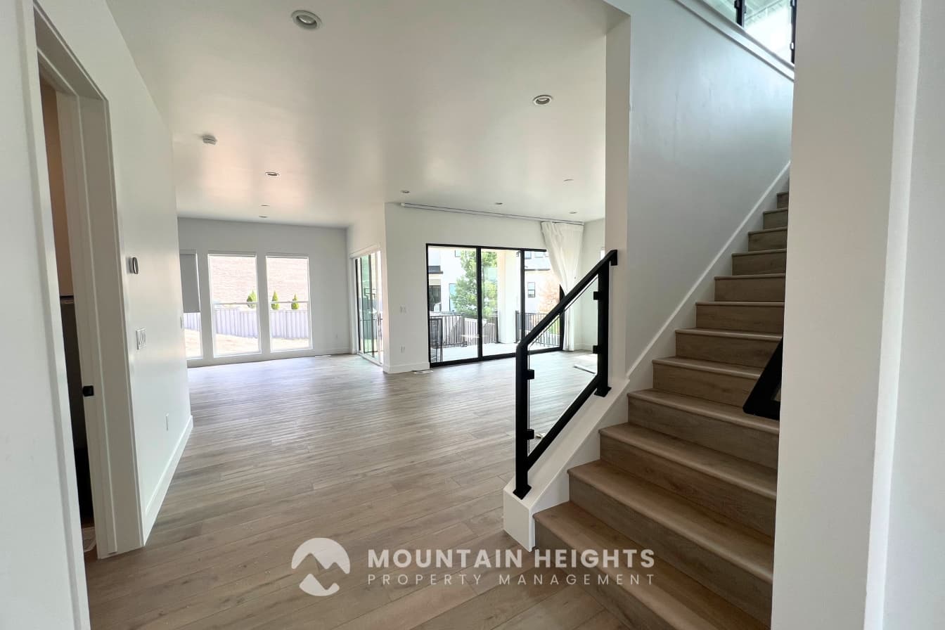 Lehi House: 5522 N Fox Canyon Rd