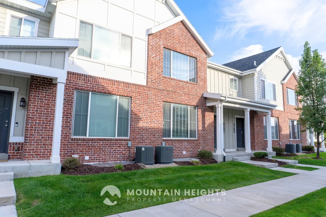 Sandy House: 9287 S Fordham Ct