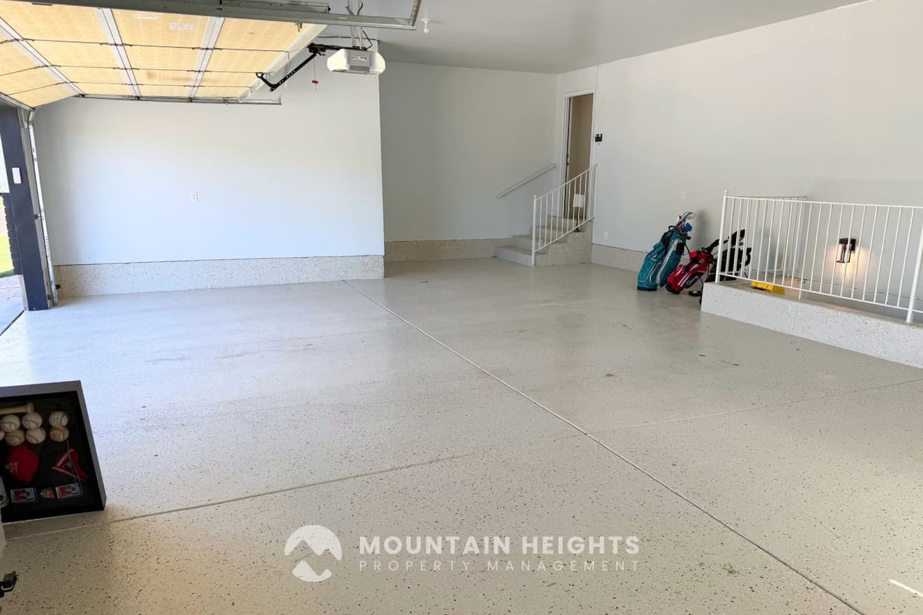 Riverton House: 3987 W Red Tail Dr
